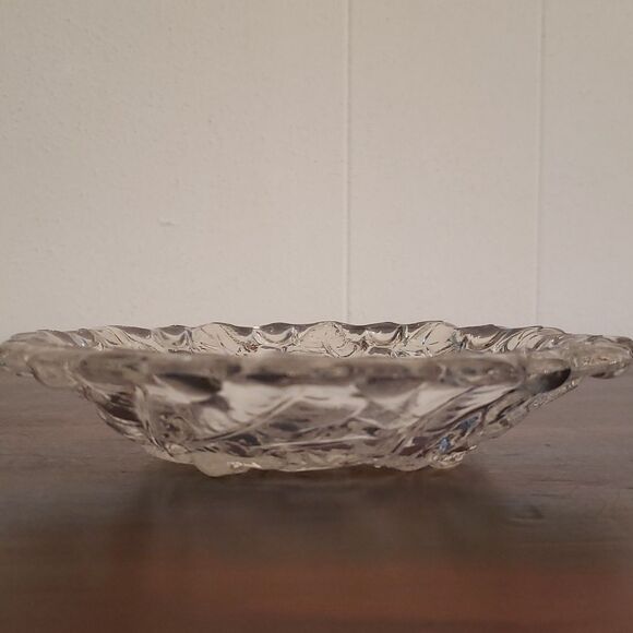 Beautiful Vintage Hibiscus Glass Dessert Plate - Picture 3 of 8